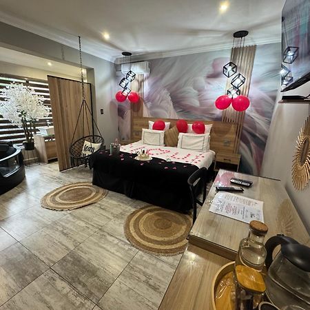 Africa Paradise - Or Tambo Airport Boutique Hotel Бенони Экстерьер фото