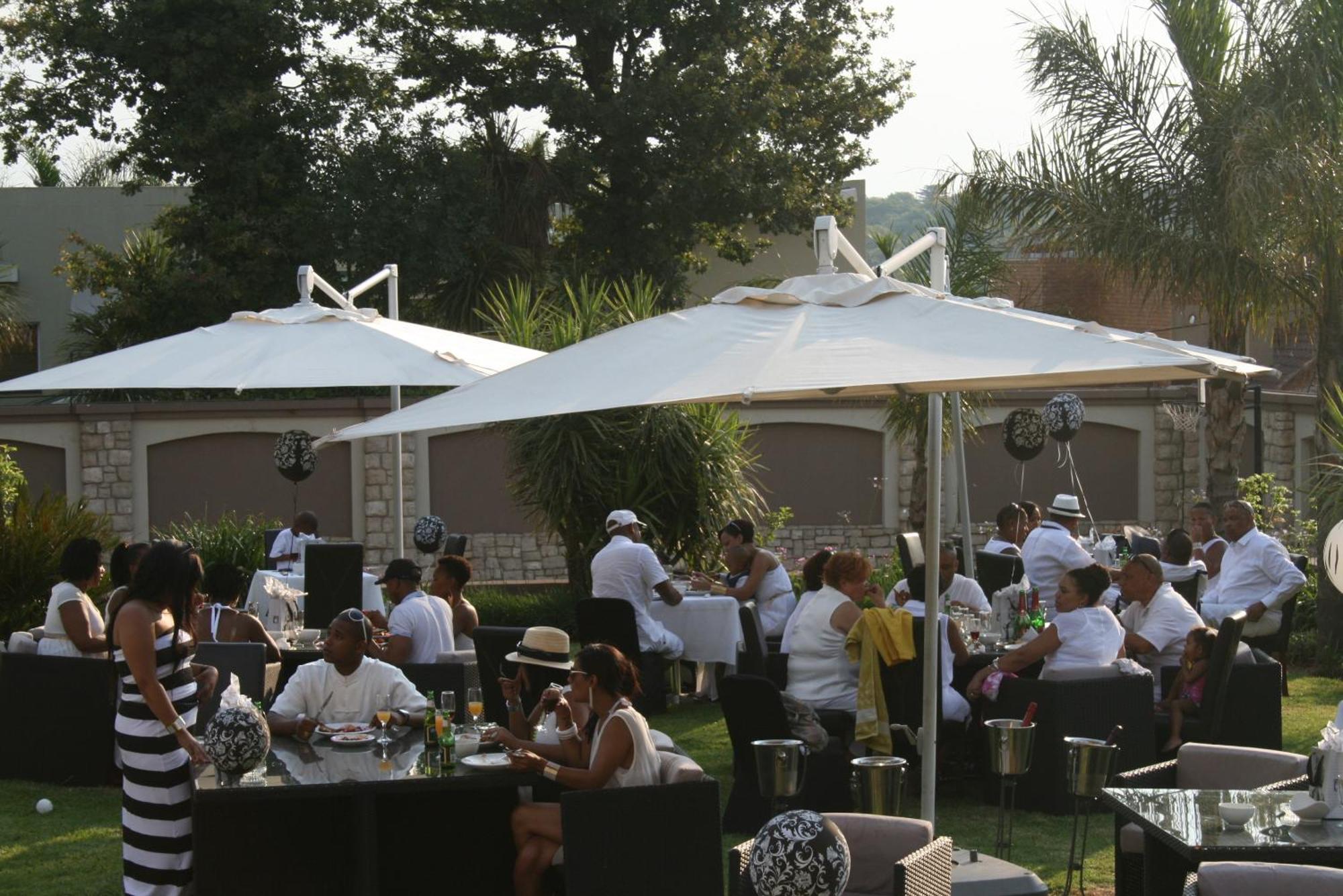 Africa Paradise - Or Tambo Airport Boutique Hotel Бенони Экстерьер фото